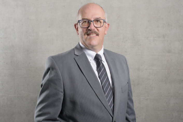 Portrait Daniel Suter, Leiter Sparte Pflegeinstitutionen, stv. Geschäftsführer